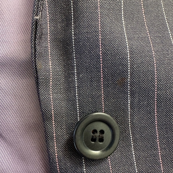 Liz Claiborne Gray Pinstripe Wool Blend Blazer, Size 10 - Picture 10 of 10